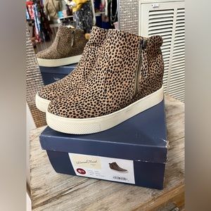 Universal thread, hidden wedge, Cindy sneakers, animal, print size 6 1/2